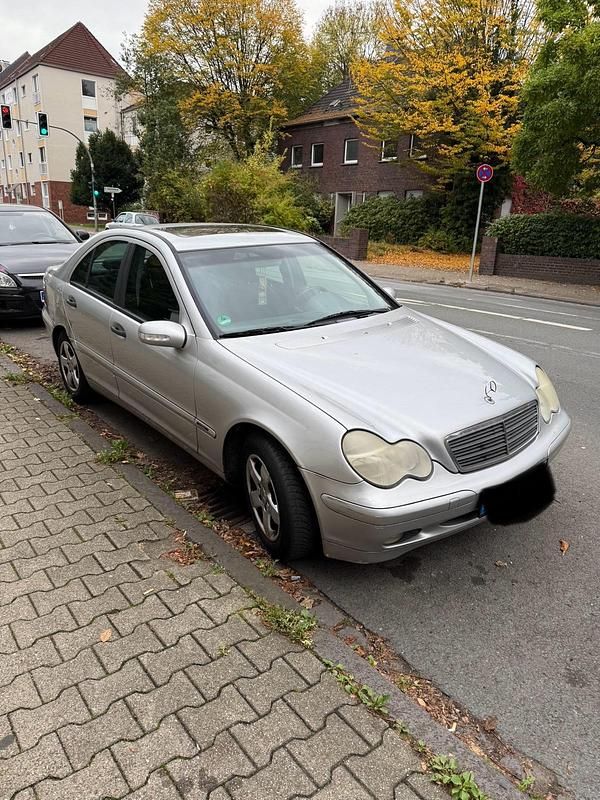 Grau Gebraucht 2002 Mercedes C180 Classic Limousine | 1.990 € (Superpreis) - Bild 1/4