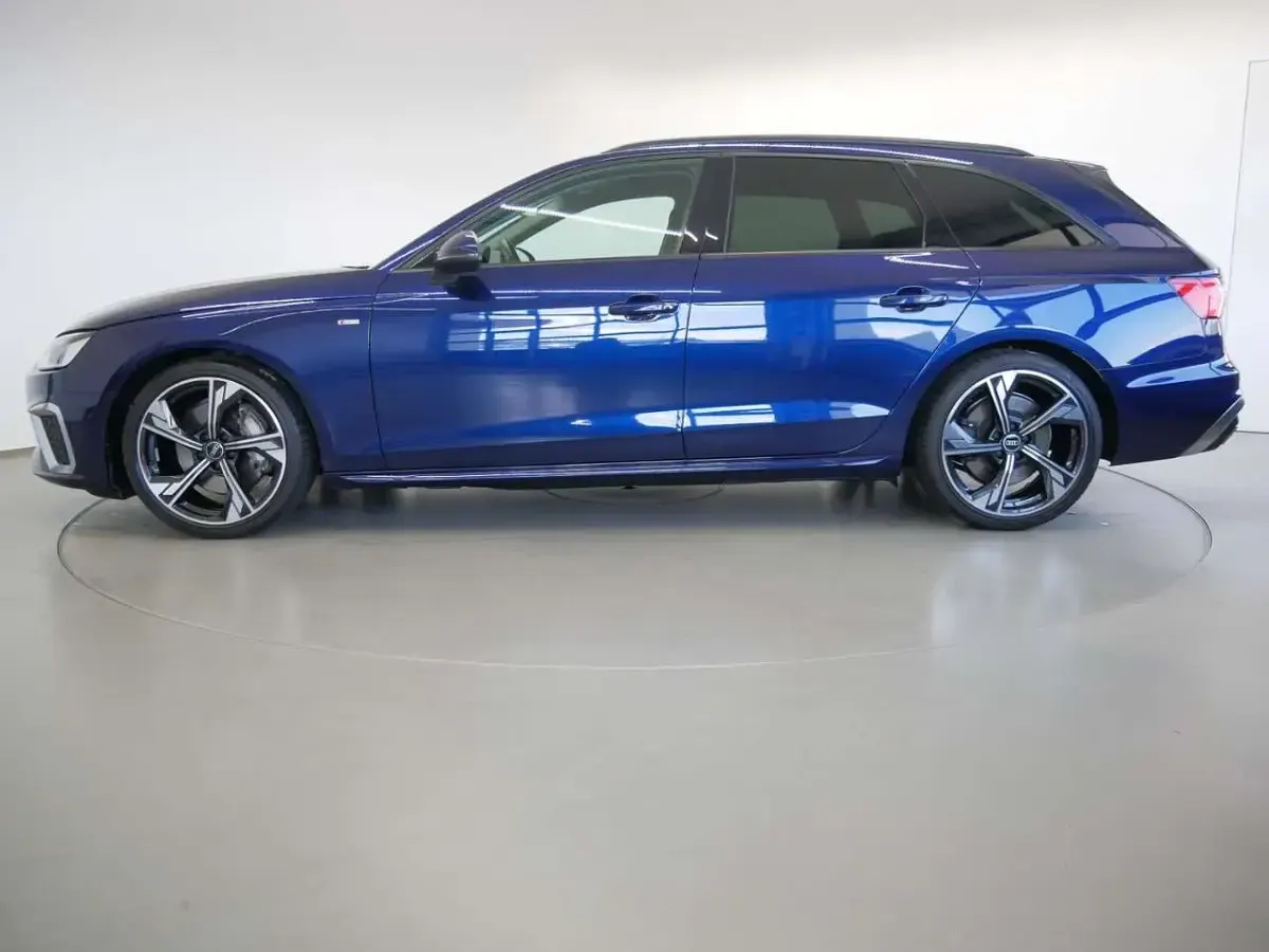 Gebraucht Audi A4 S-Line 265 PS (194 kW) 2023 Navarrablau metallic Kombi
