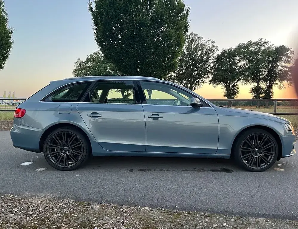 Gebraucht Audi A4 Ambiente 239 PS (175 kW) 2009 Blau Kombi