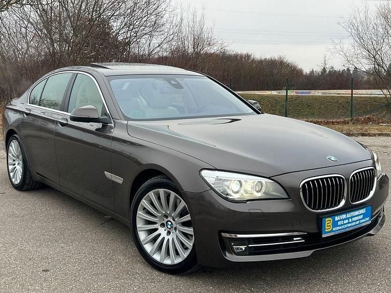 Gebraucht BMW 750 Comfort Edition 449 PS (330 kW) 2013 Braun Limousine
