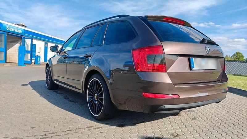 Braun Gebraucht 2013 Skoda Octavia Kombi | 5.200 € (Fairer Preis) - Bild 1/4