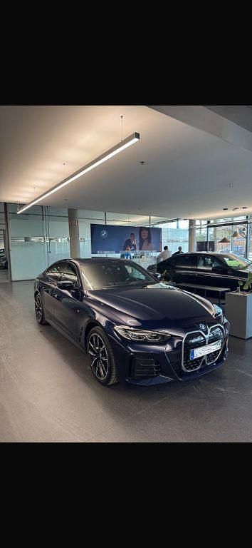 Blau Gebraucht 2023 BMW i4 M Sport Limousine | 47.000 € (Fairer Preis) - Bild 1/4