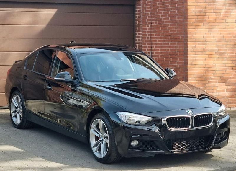 Gebraucht BMW 330 Sport Line 252 PS (185 kW) 2017 Schwarz Limousine
