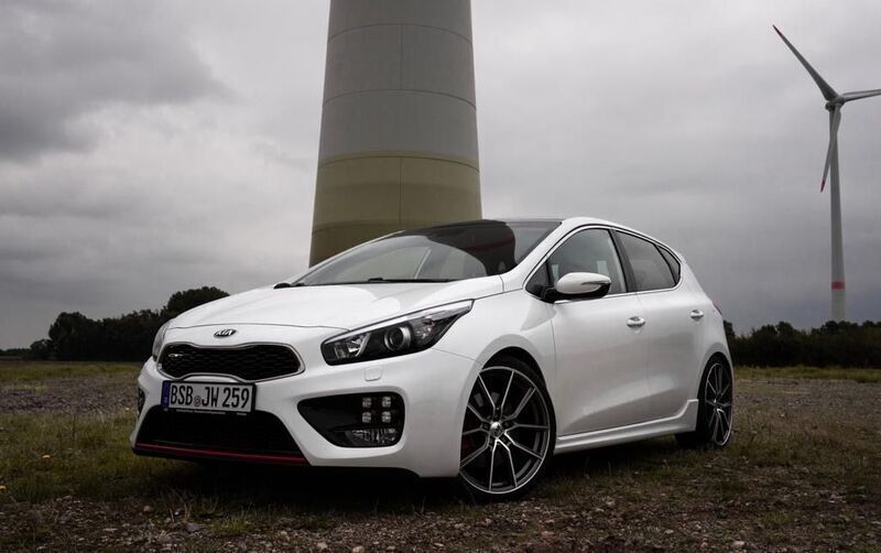 Weiß Gebraucht 2016 Kia Ceed GT-Track Limousine | 11.500 € (Guter Preis) - Bild 1/1