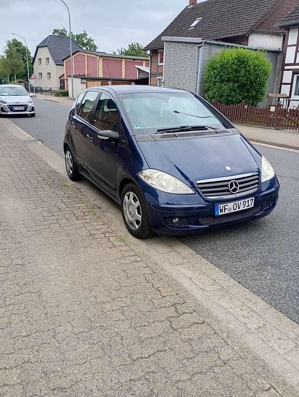 Blau Gebraucht 2004 Mercedes A150 Elegance Limousine | 1.300 € (Fairer Preis) - Bild 1/3