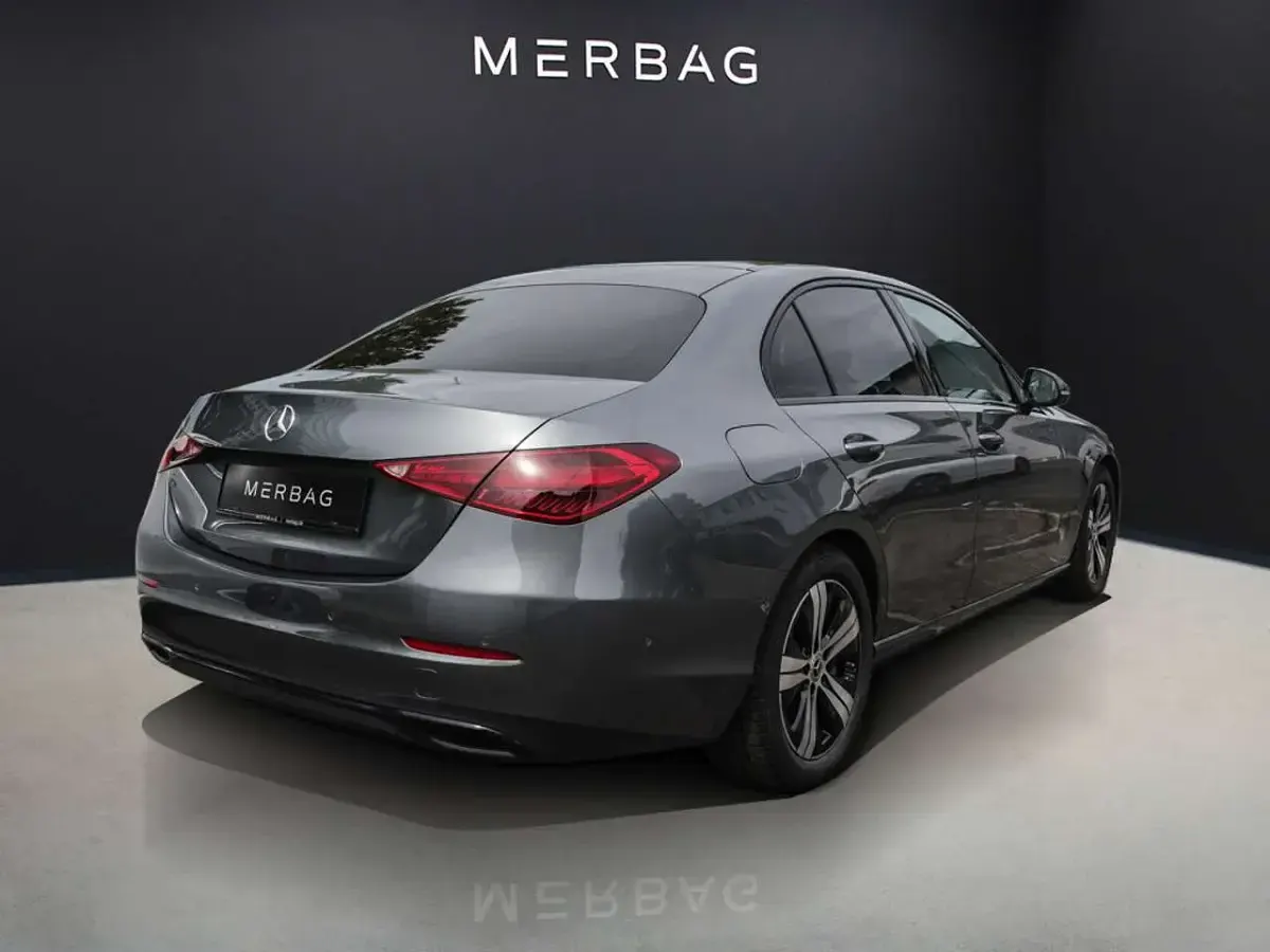 Gebraucht Mercedes C300 Avantgarde 265 PS (194 kW) 2024 Selenitgrau Limousine