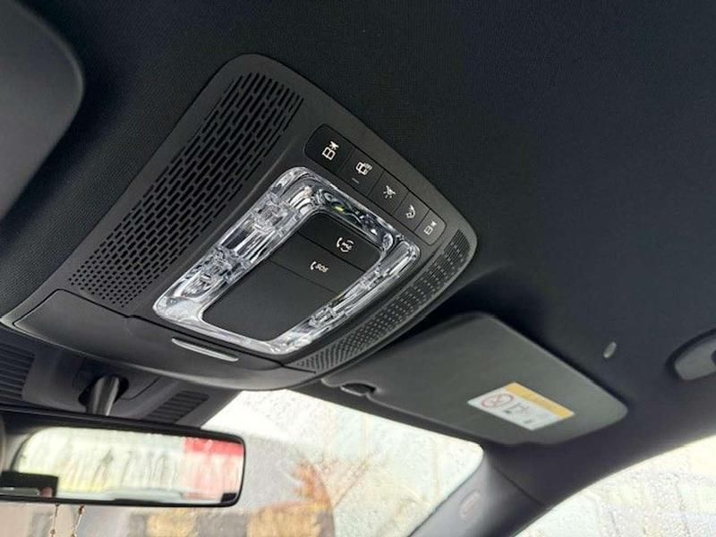 Gebraucht Mercedes GLA200 Progressive 163 PS (119 kW) 2020 Weiß SUV