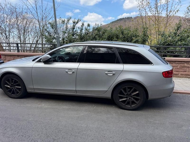 Gebraucht Audi A4 Attraction 143 PS (105 kW) 2012 Silber Limousine