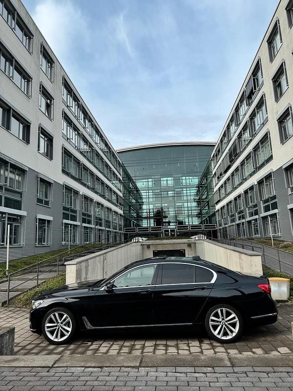 Gebraucht BMW 730 265 PS (194 kW) 2018 Schwarz Limousine