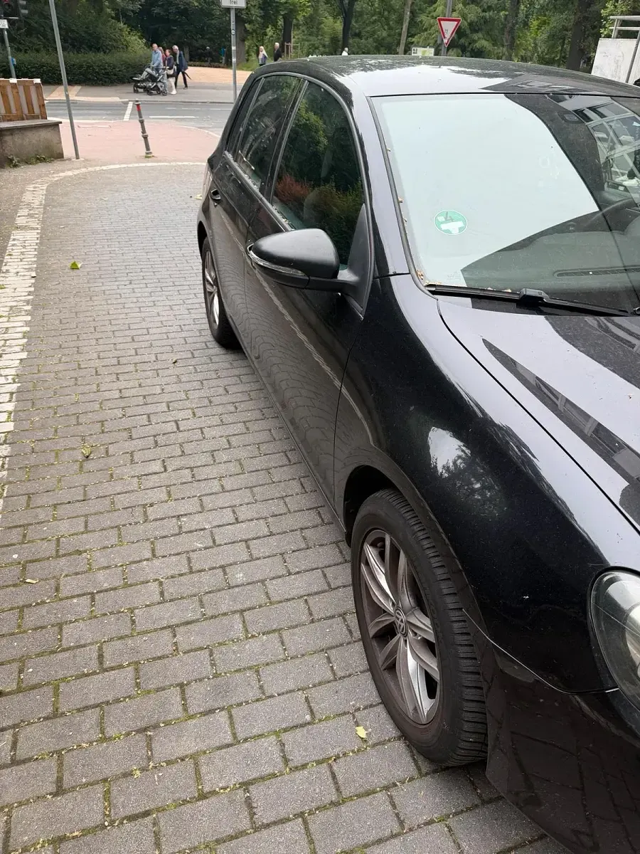 Gebraucht VW Golf VI 105 PS (77 kW) 2011 Schwarz Kleinwagen