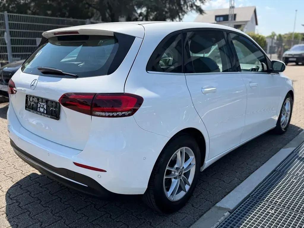Gebraucht Mercedes B200 Style 150 PS (110 kW) 2020 Weiß Kleinwagen
