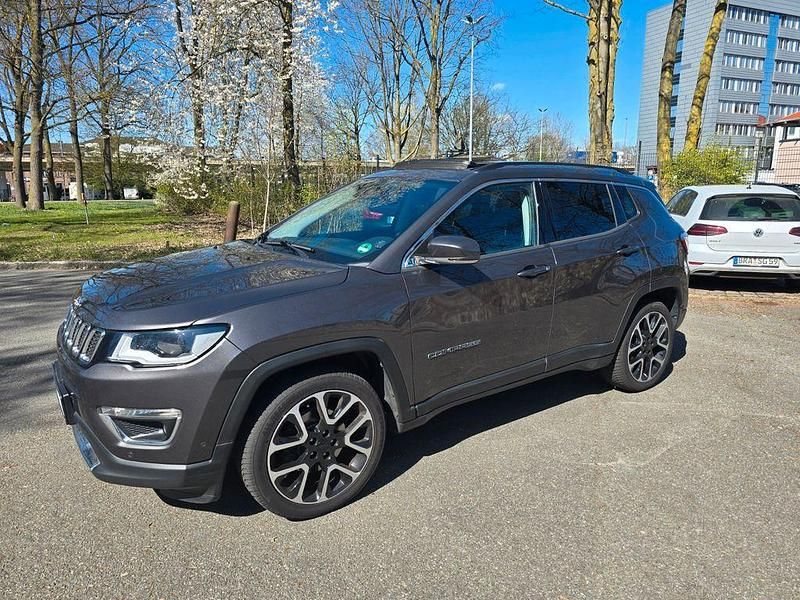 Gebraucht Jeep Compass Limited 150 PS (110 kW) 2021 Grau SUV