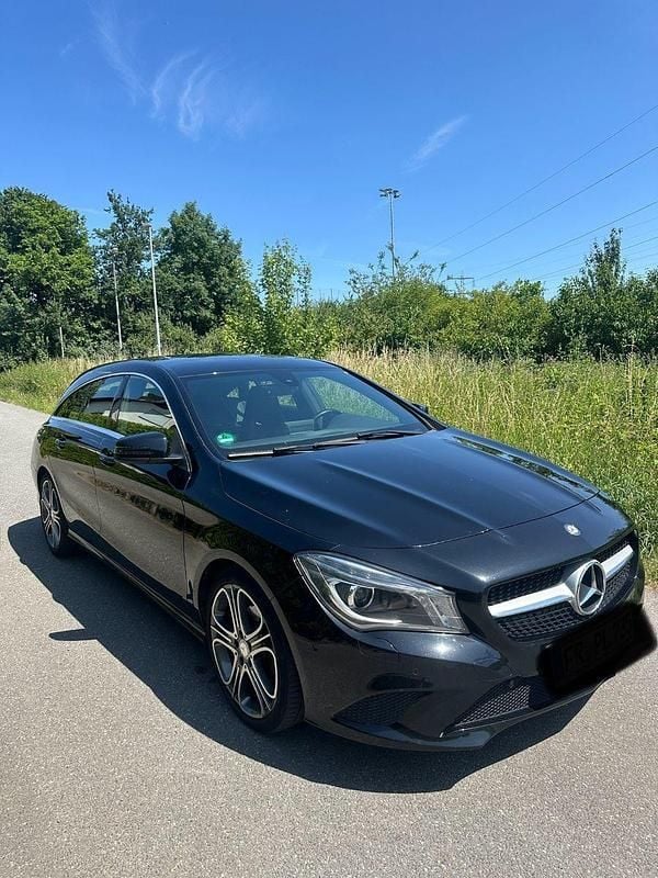 Gebraucht Mercedes CLA200 Shooting Brake Urban 156 PS (114 kW) 2015 Schwarz Kombi