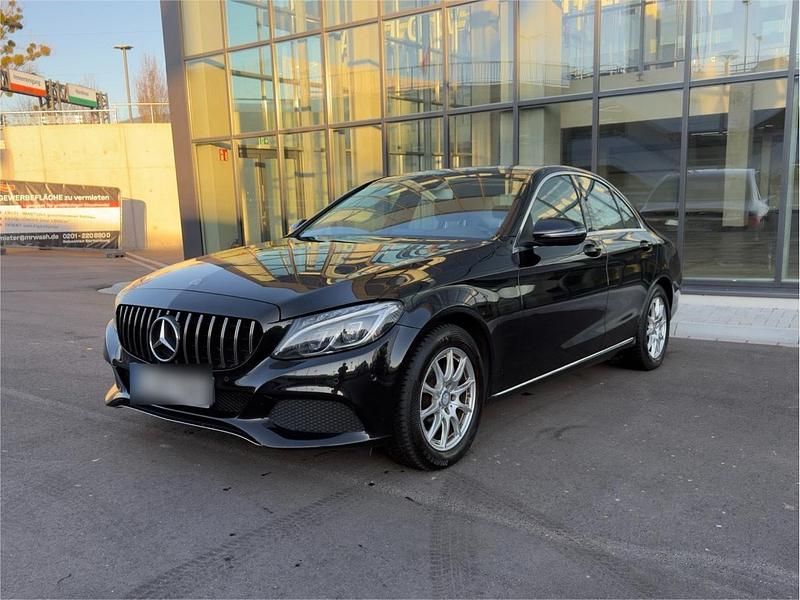 Schwarz Gebraucht 2016 Mercedes C200 Avantgarde Limousine | 13.200 € (Superpreis) - Bild 1/4