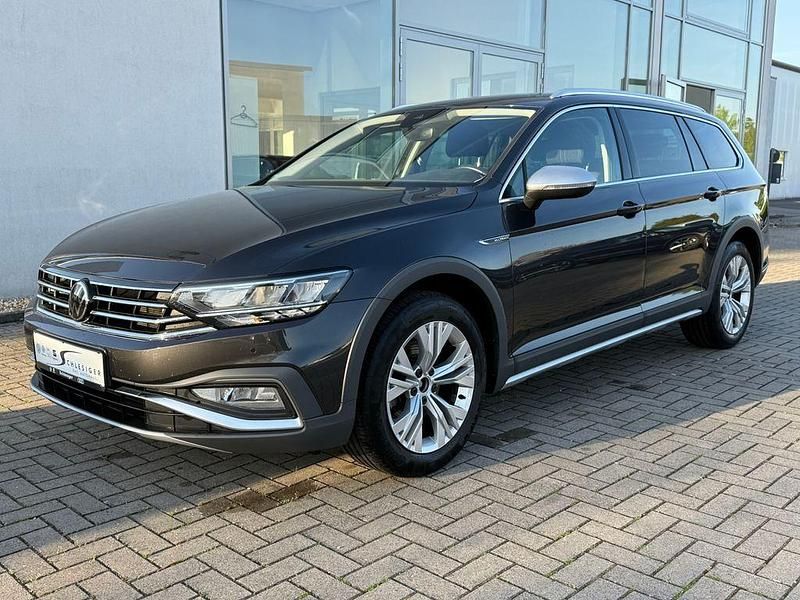 Grau Gebraucht 2022 VW Passat Alltrack Kombi | 32.480 € (Guter Preis) - Bild 1/4