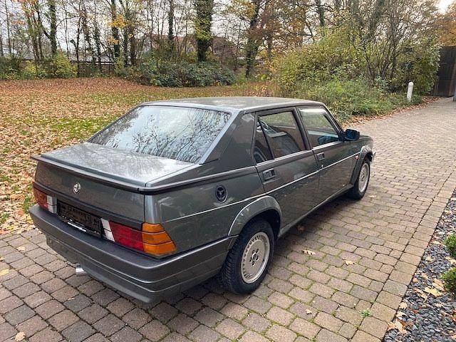 Gebraucht Alfa Romeo 75 148 PS (108 kW) 1989 Grau Limousine