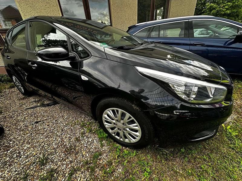 Gebraucht Kia Ceed Edition 7 101 PS (74 kW) 2012 (1k) black pearl (metallic) Kleinwagen
