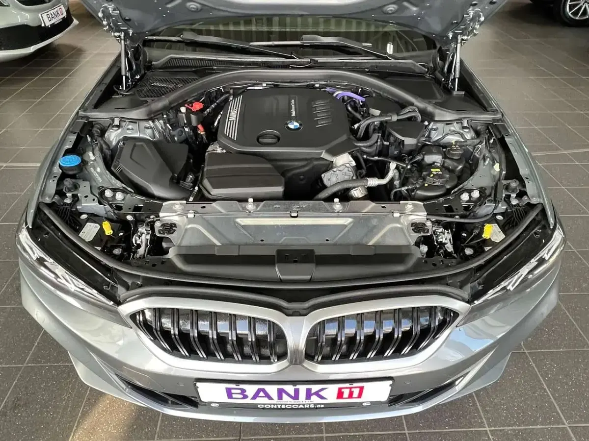 Gebraucht BMW 318 Sport Line 150 PS (110 kW) 2022 Skyscraper grau Kombi
