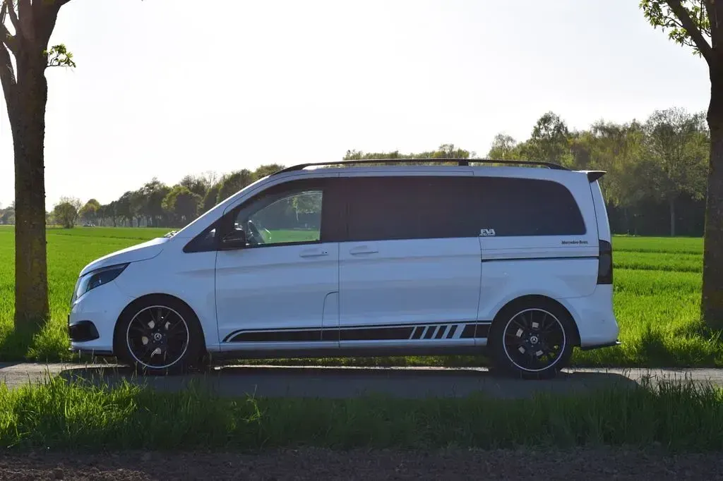 Gebraucht Mercedes V220 163 PS (119 kW) 2018 Weiß Van / Kleinbus