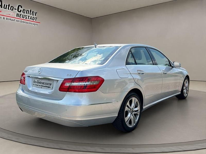 Gebraucht Mercedes E250 Avantgarde 204 PS (150 kW) 2009 Silber Limousine