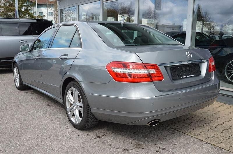 Gebraucht Mercedes E200 Avantgarde 184 PS (135 kW) 2011 Palladiumsilber Limousine