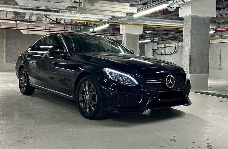 Schwarz Gebraucht 2015 Mercedes C220 AMG Limousine | 18.900 € (Fairer Preis) - Bild 1/4