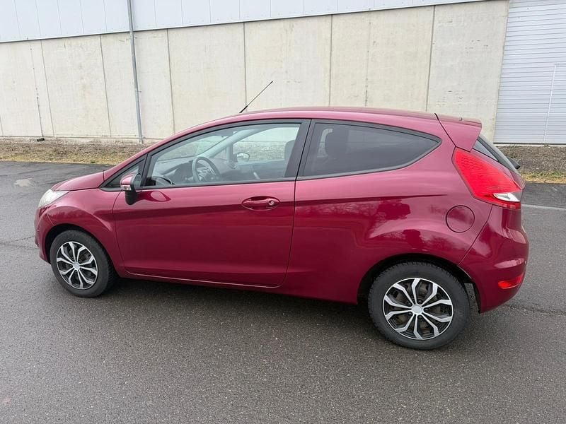 Gebraucht Ford Fiesta 82 PS (60 kW) 2009 Rot Kleinwagen