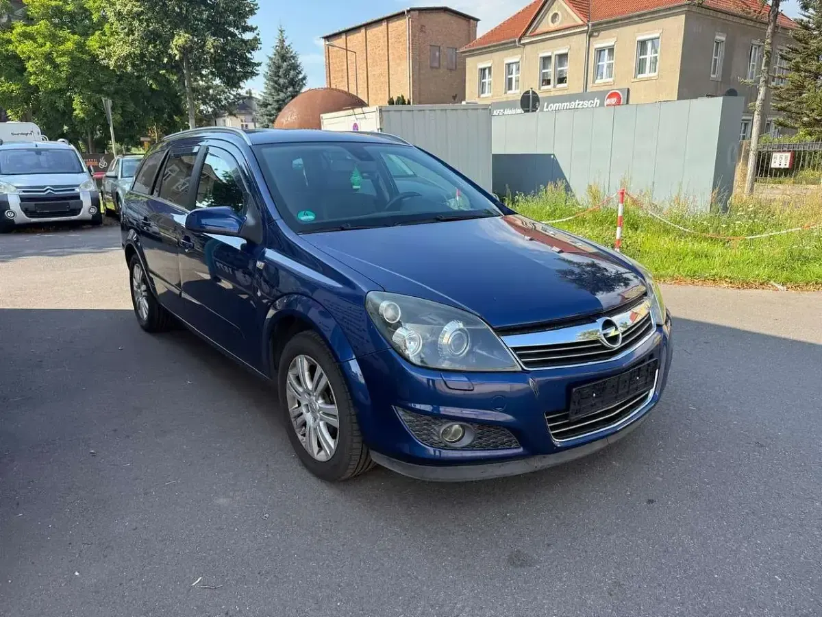 Gebraucht Opel Astra Edition+ 140 PS (102 kW) 2009 Blau Kombi