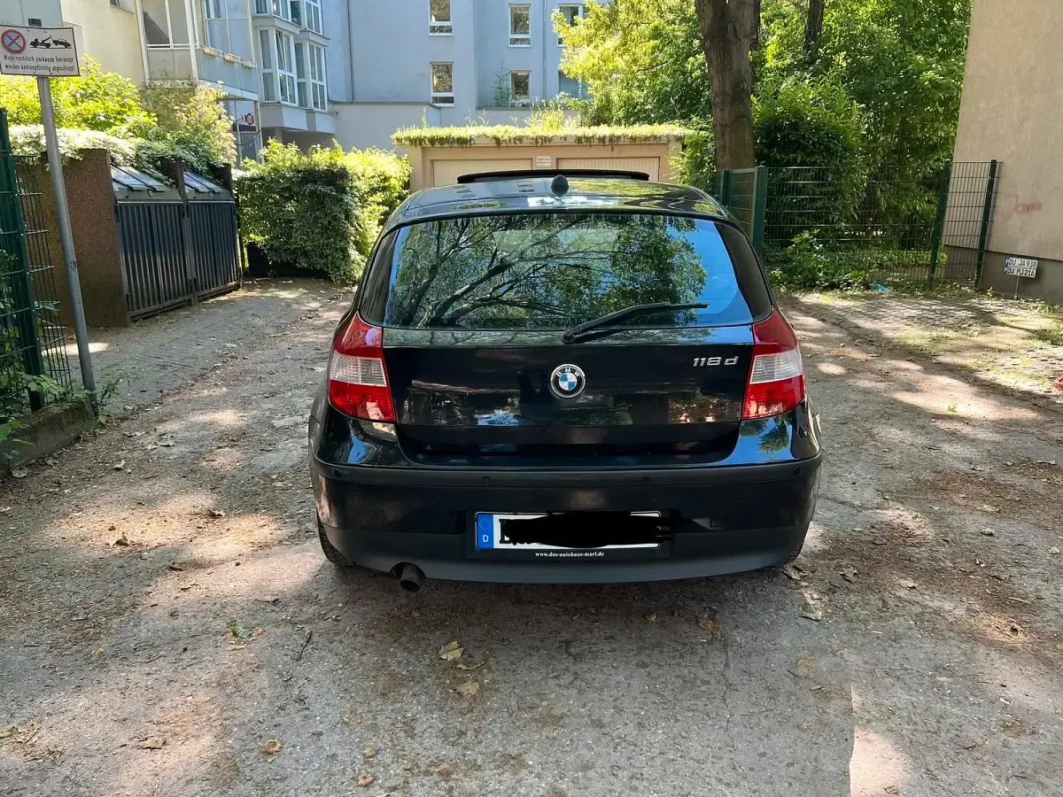 Gebraucht BMW 118 122 PS (89 kW) 2006 Schwarz Kleinwagen