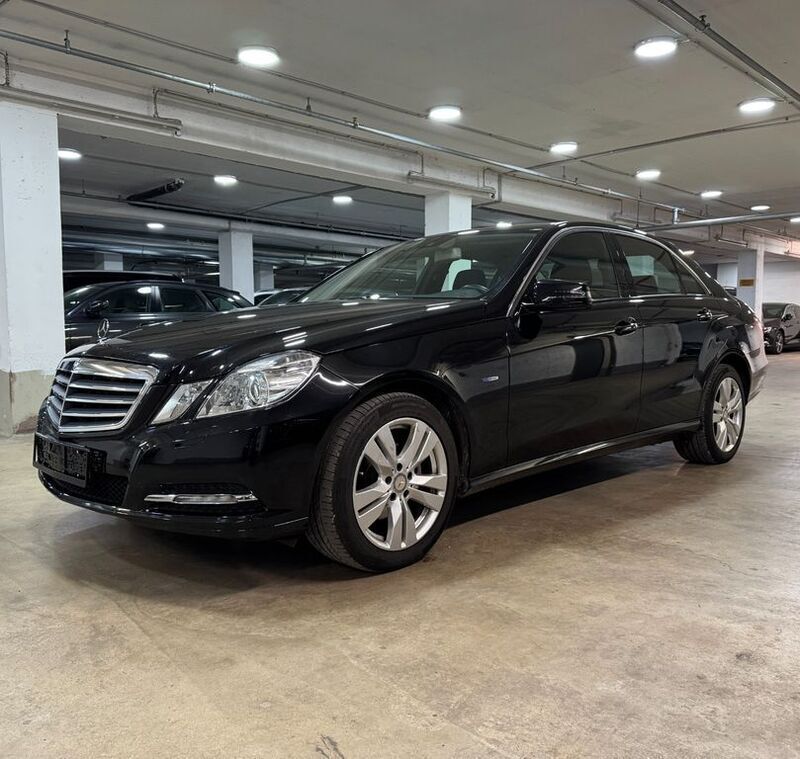 Obsidianschwarz metalliclack Gebraucht 2012 Mercedes E200 Limousine | 12.490 € (Guter Preis) - Bild 1/4