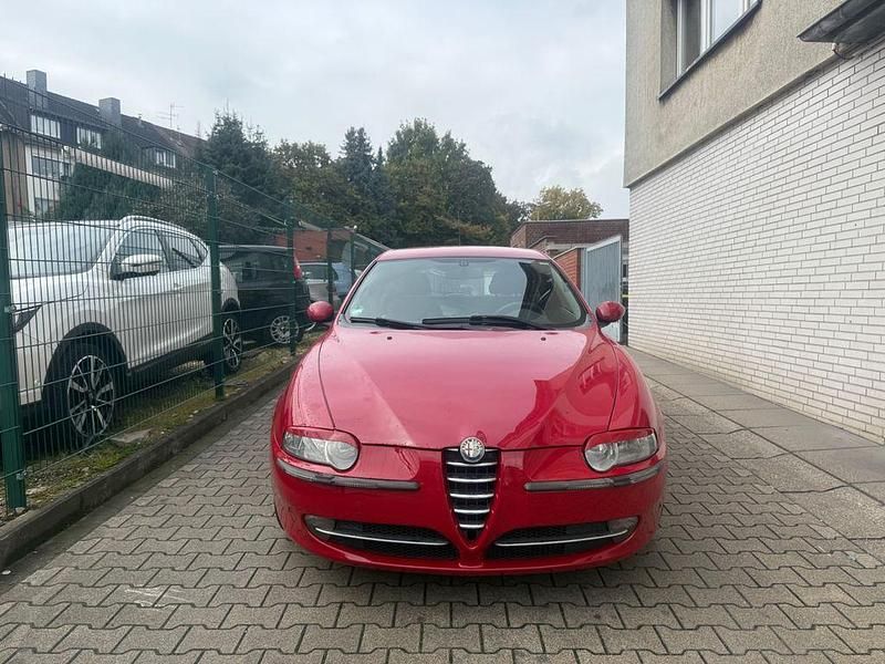 Gebraucht Alfa Romeo 147 Distinctive 105 PS (77 kW) 2001 Rot Kleinwagen