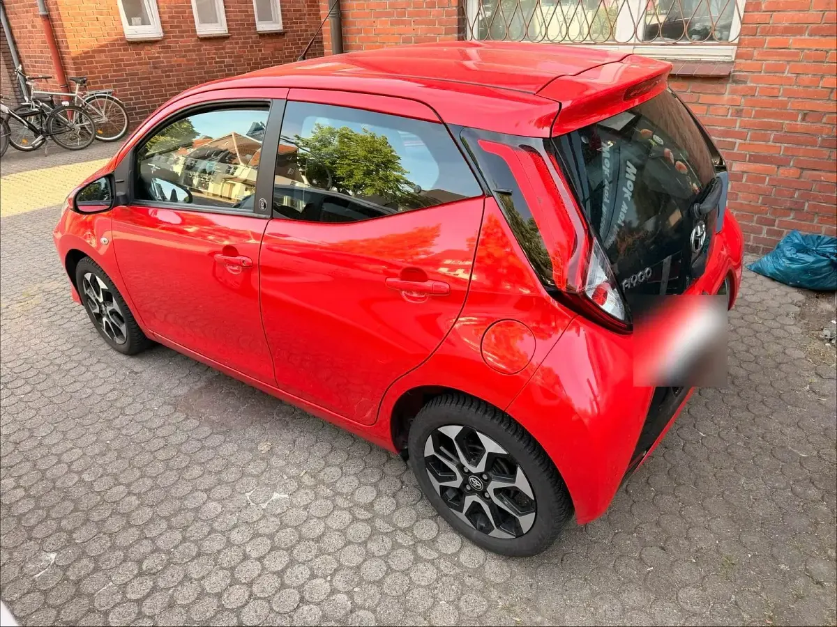 Gebraucht Toyota Aygo 77 PS (56 kW) 2021 Rot Kleinwagen
