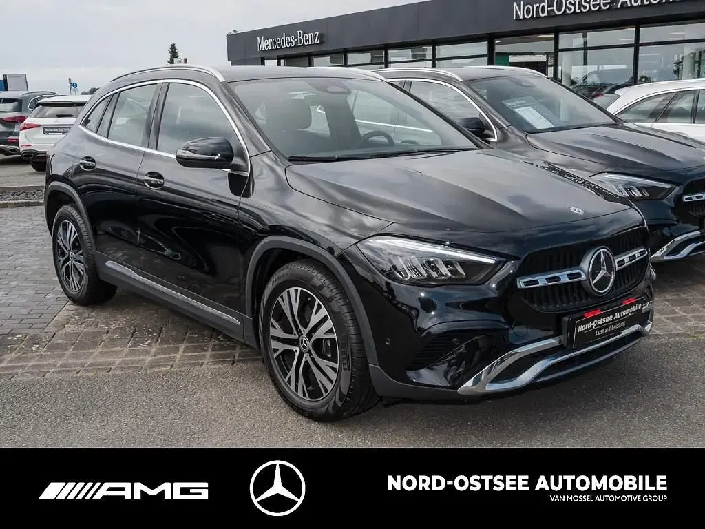 Gebraucht Mercedes GLA200 Progressive 150 PS (110 kW) 2025 Schwarz SUV