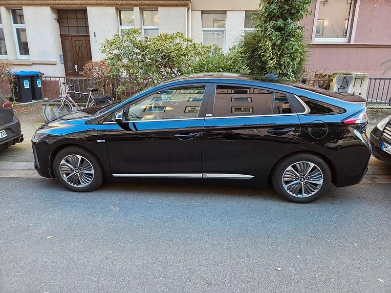 Schwarz Gebraucht 2020 Hyundai Ioniq Premium Kleinwagen | 19.800 € (Etwas zu teuer) - Bild 1/4