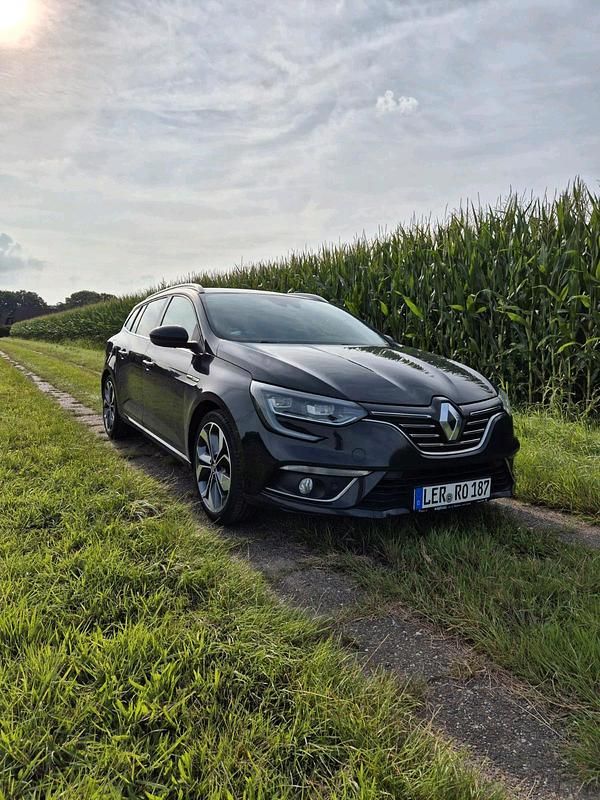 Schwarz Gebraucht 2017 Renault Mégane IV Kombi | 9.900 € (Fairer Preis) - Bild 1/4