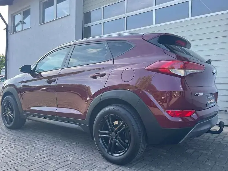 Gebraucht Hyundai Tucson Intro Edition 177 PS (130 kW) 2016 Rot SUV