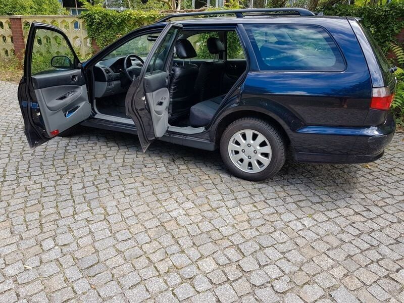 Gebraucht Mitsubishi Galant 133 PS (97 kW) 2001 Blau Kombi