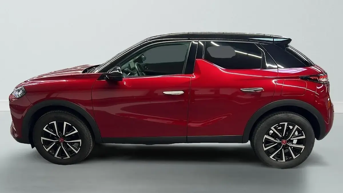Gebraucht DS Automobiles DS3 Crossback Performance 101 PS (74 kW) 2024 Rouge diva nacre / toit noir SUV