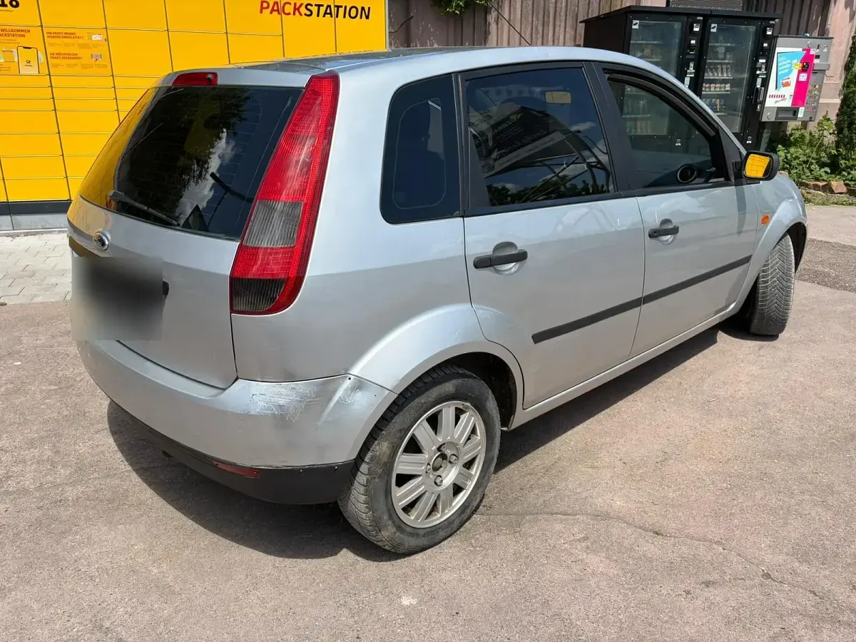 Gebraucht Ford Fiesta 80 PS (58 kW) 2002 Silber Kleinwagen