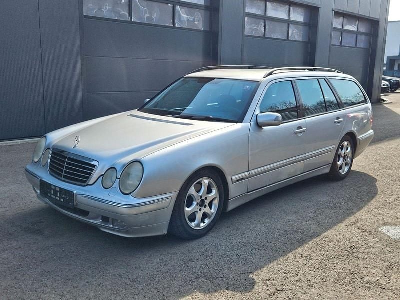 Gebraucht Mercedes E320 Avantgarde 197 PS (144 kW) 2002 Silber Kombi