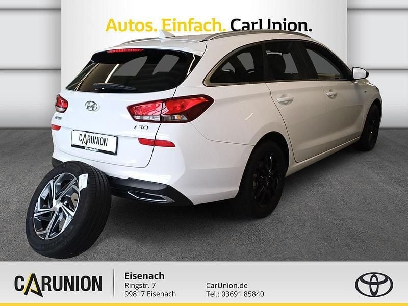Gebraucht Hyundai i30 Trend 159 PS (116 kW) 2022 Atlas white Kombi