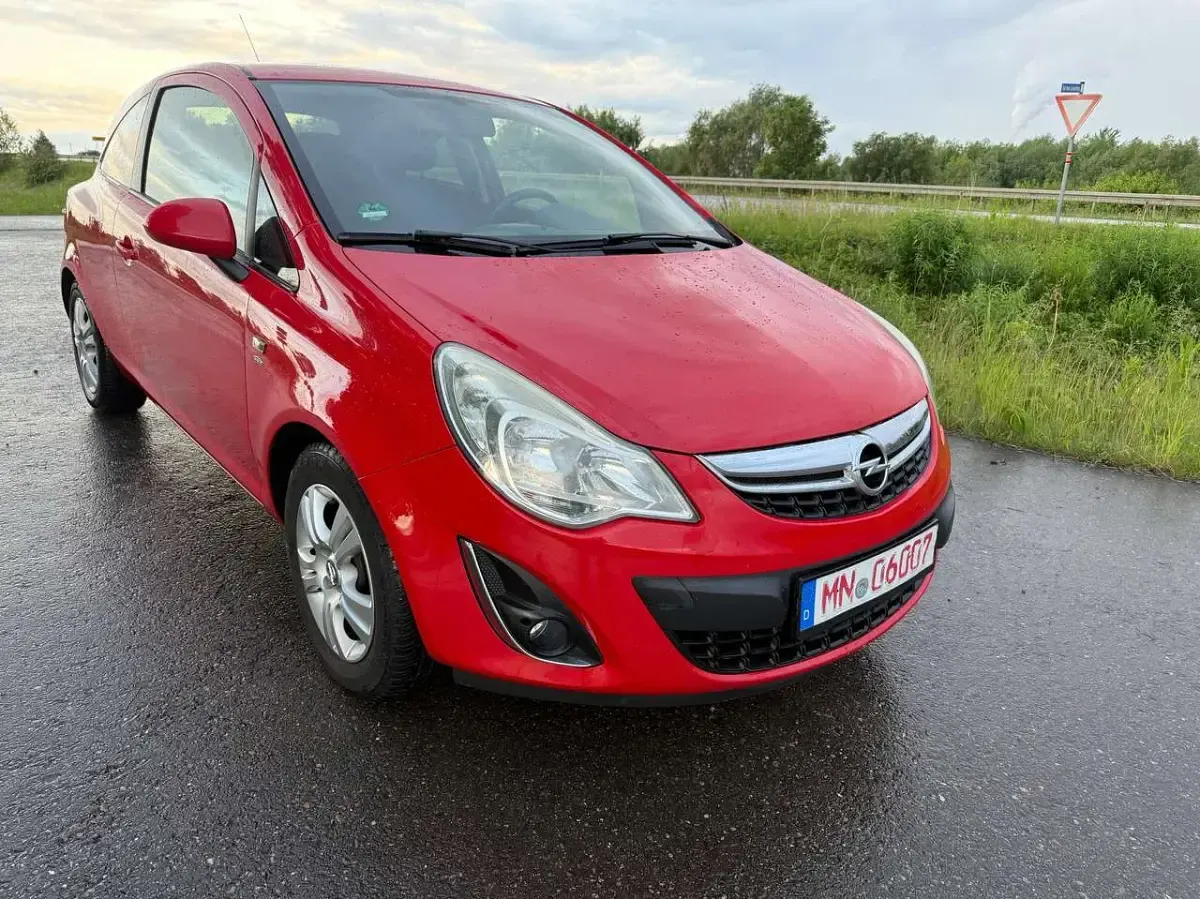 Gebraucht Opel Corsa Satellite 69 PS (50 kW) 2011 Magma rot (b) Kleinwagen