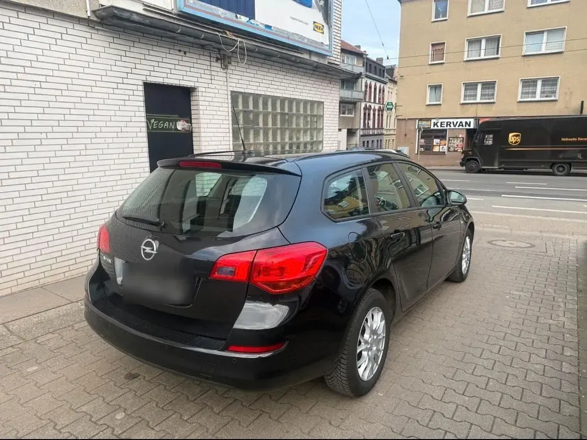 Gebraucht Opel Astra 116 PS (85 kW) 2012 Schwarz Kombi