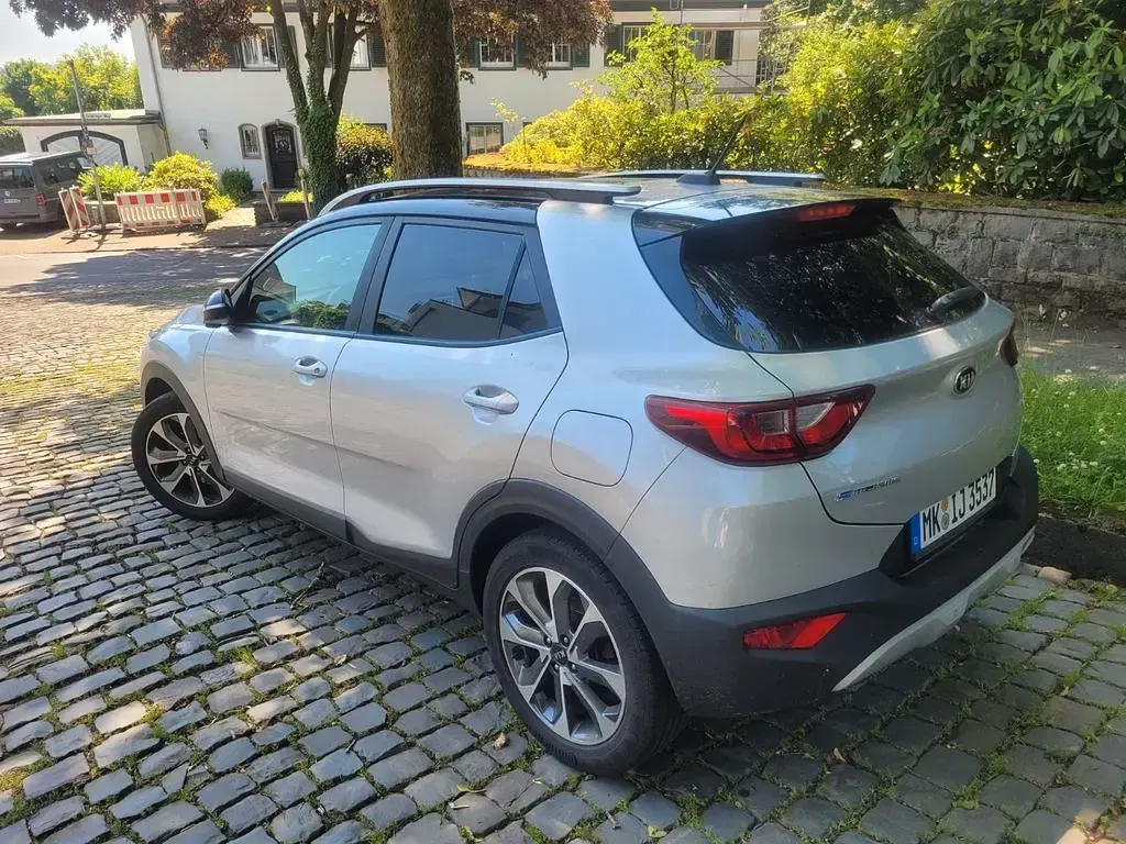Gebraucht Kia Stonic Vision 120 PS (88 kW) 2018 Silber SUV