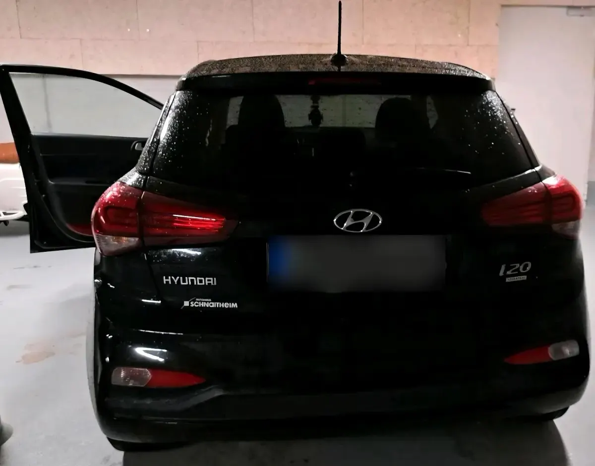 Gebraucht Hyundai i20 101 PS (74 kW) 2020 Schwarz Kleinwagen