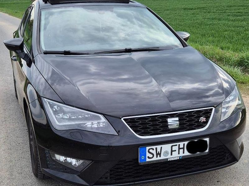 Second-hand Seat Leon FR 184 CP (135 kW) 2014 Negru Berlinǎ