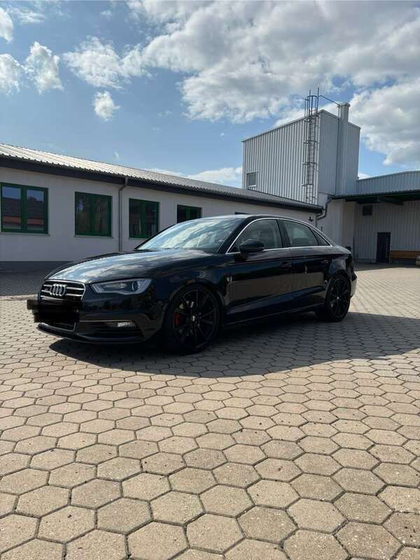 Schwarz Gebraucht 2016 Audi A3 Ambiente Limousine | 18.000 € - Bild 1/4