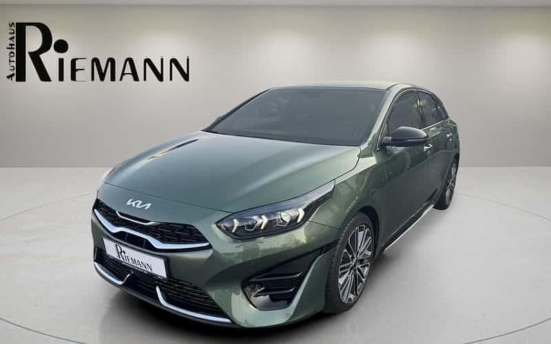 Grün Gebraucht 2025 Kia ProCeed GT-Line Kleinwagen | 27.995 € (Superpreis) - Bild 1/4