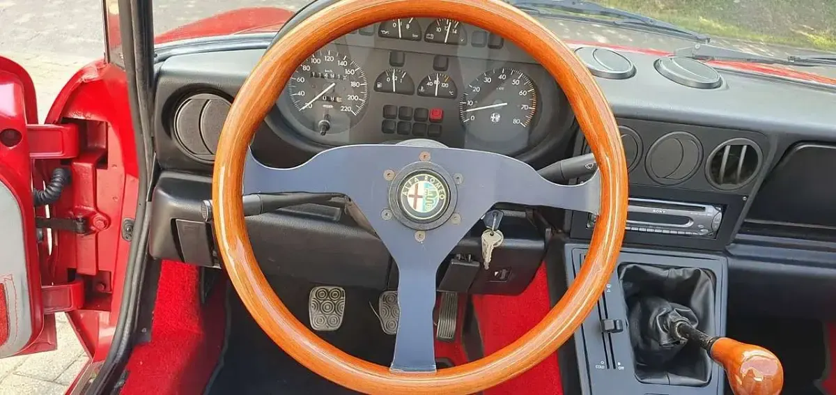 Gebraucht Alfa Romeo Spider Quadrifoglio 128 PS (94 kW) 1988 Rot Cabrio