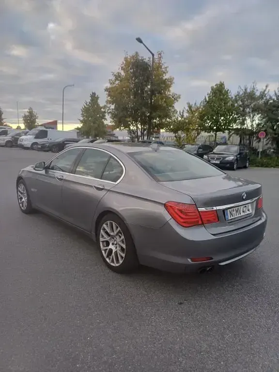 Gebraucht BMW 730 245 PS (180 kW) 2010 Grau Limousine